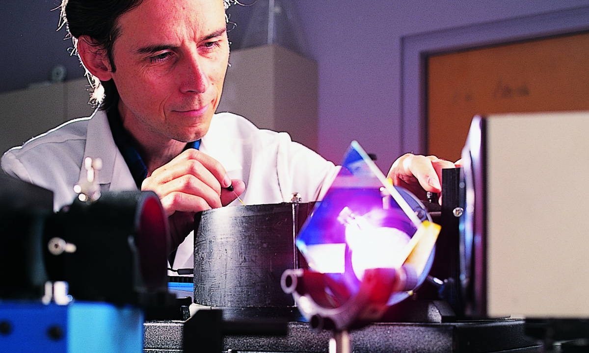 Carl Wittwer works in a lab with the LightCycler.