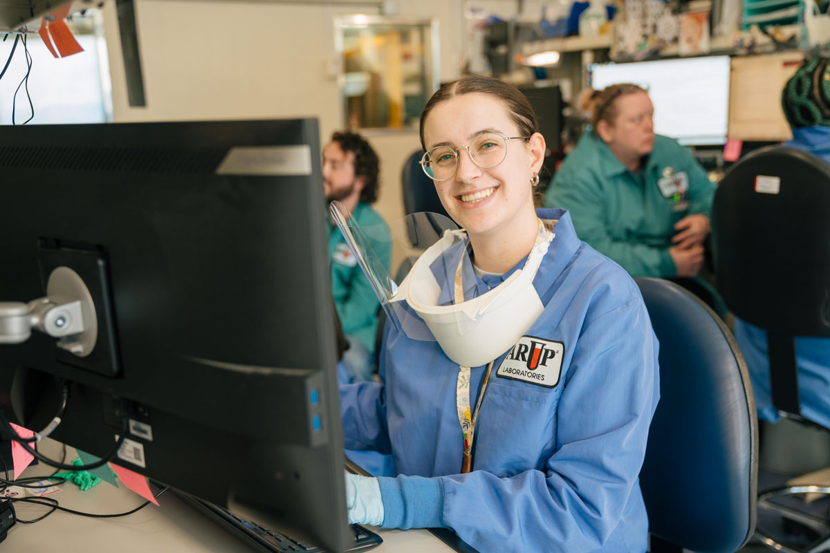 Anna Blaes works at a computer